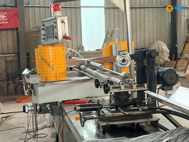 https://www.wd-cartonmachine.com/automatic-spiral-paper-core-tube-making-machine-product/