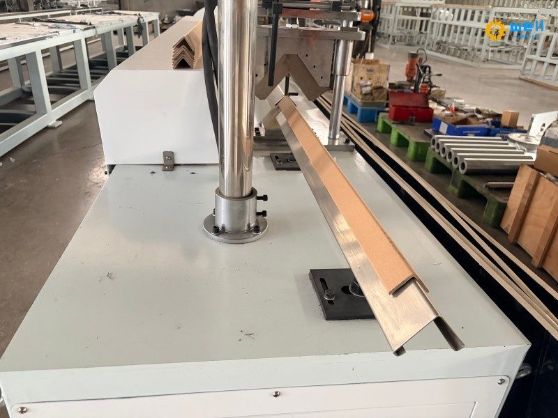 https://www.wd-cartonmachine.com/automatic-angle-corner-edge-protectors-making-machine-product/