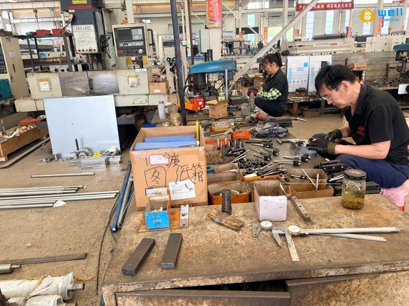 https://www.wd-cartonmachine.com/automatic-carton-box-nail-folding-gluing-equipment-product/