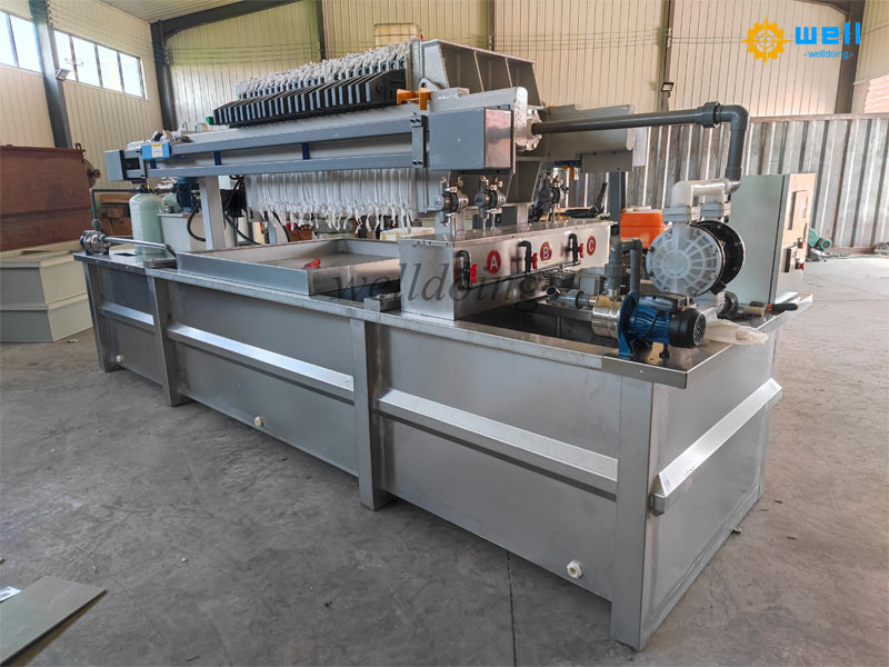 Integrated sewage treatment equipment