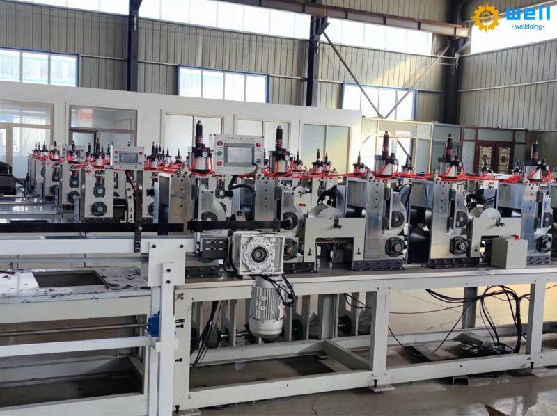 Working principle of the paper corner forming machine